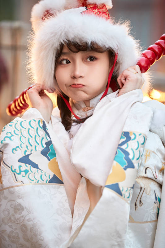 身穿古装汉服可爱的的东方少女图片