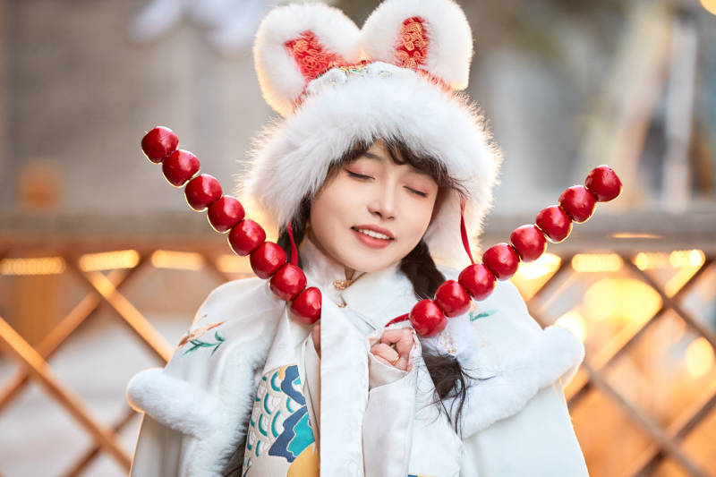 身穿古装汉服可爱的的东方少女图片