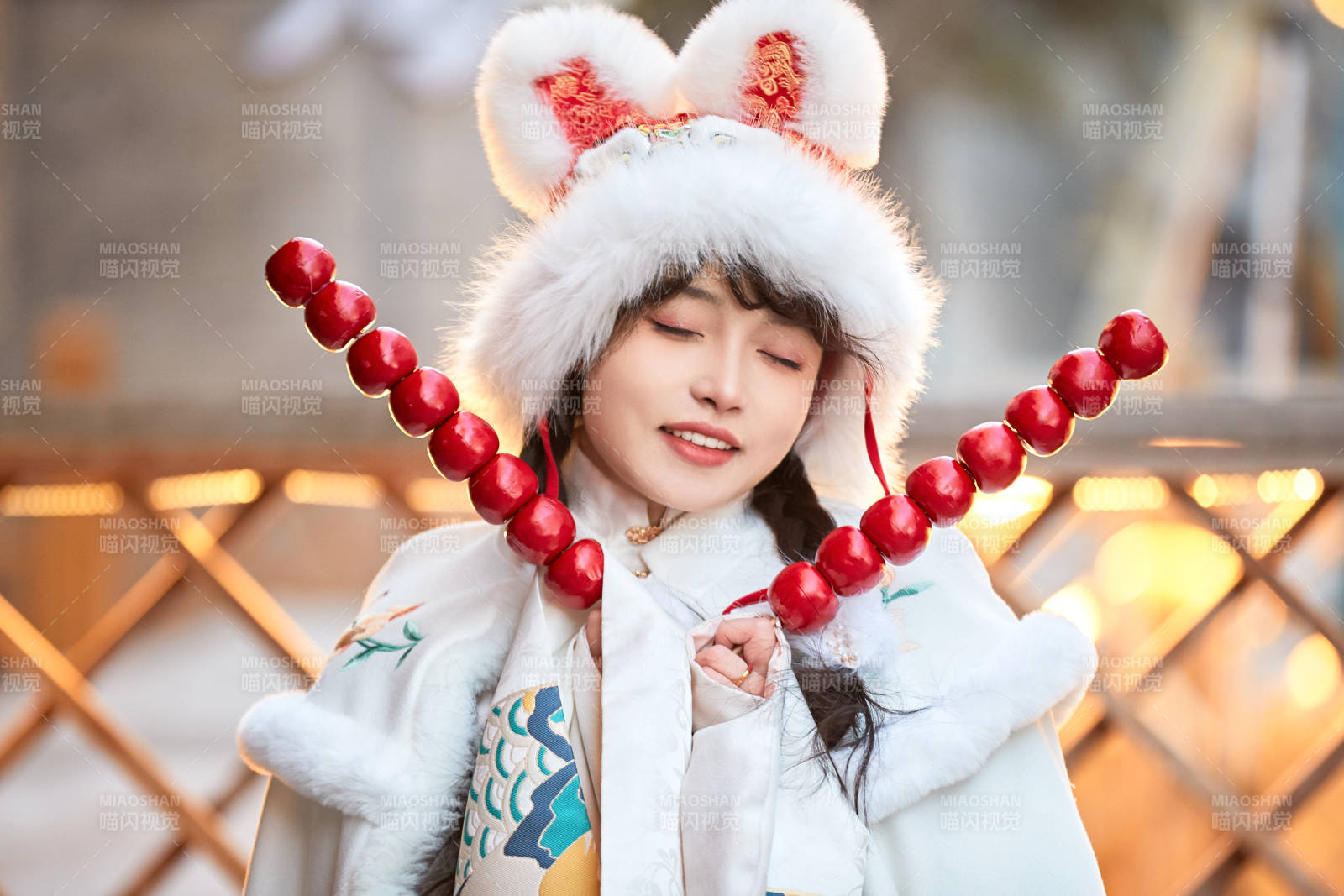 身穿古装汉服可爱的的东方少女图片