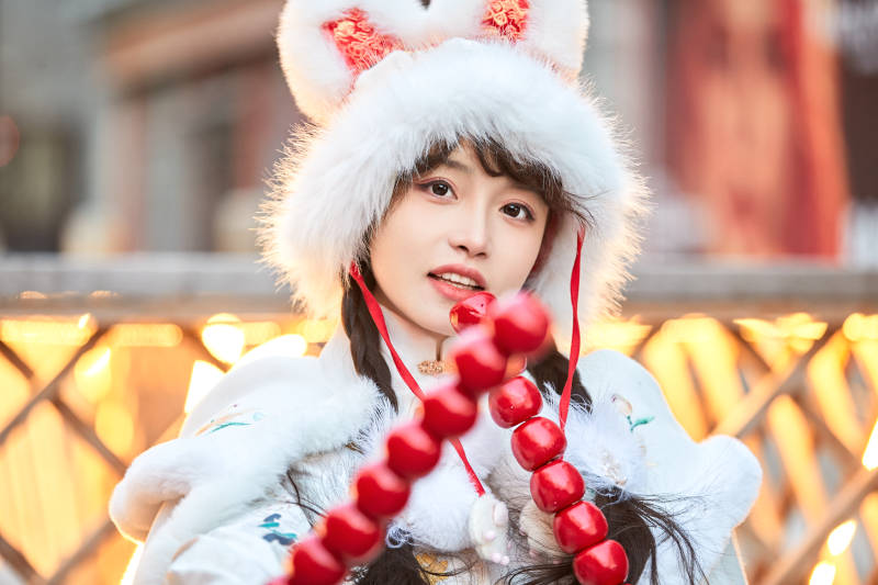 身穿古装汉服可爱的的东方少女图片