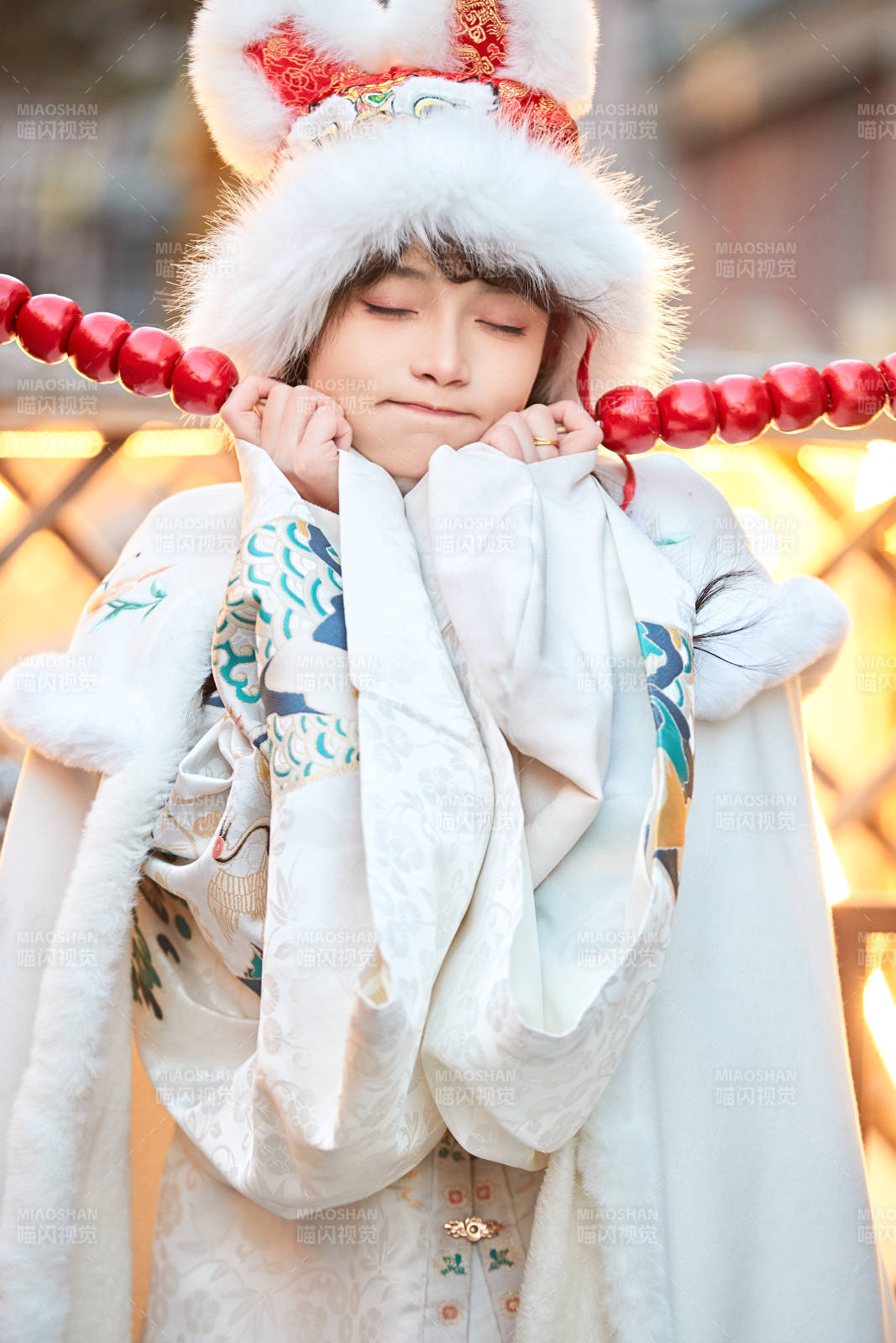 身穿古装汉服可爱的的东方少女图片