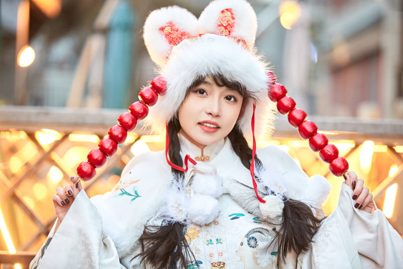 身穿古装汉服可爱的的东方少女图片