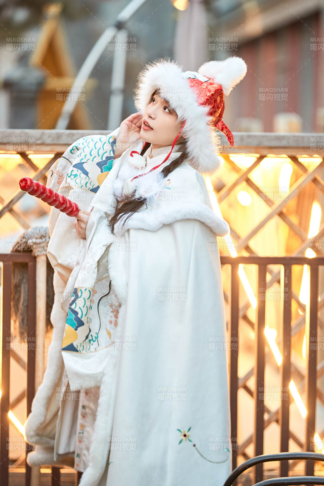 身穿古装汉服可爱的的东方少女图片