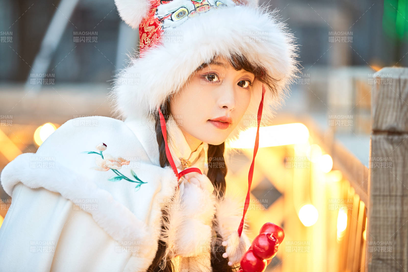 身穿古装汉服可爱的的东方少女图片