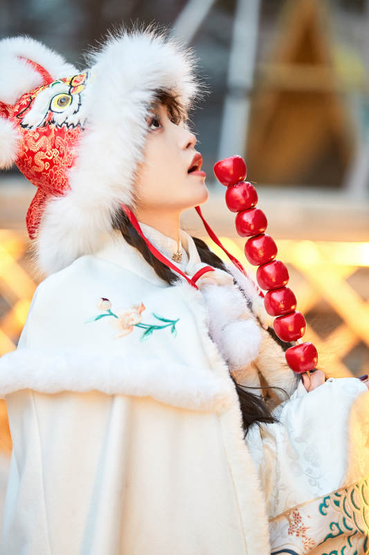 身穿古装汉服可爱的的东方少女图片