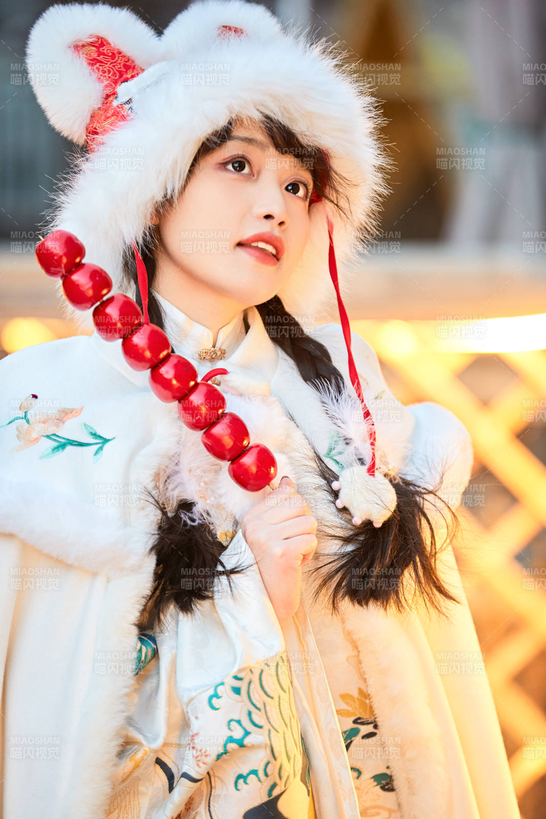 身穿古装汉服可爱的的东方少女图片