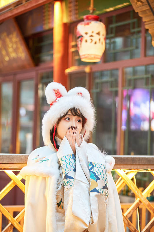 身穿古装汉服可爱的的东方少女图片