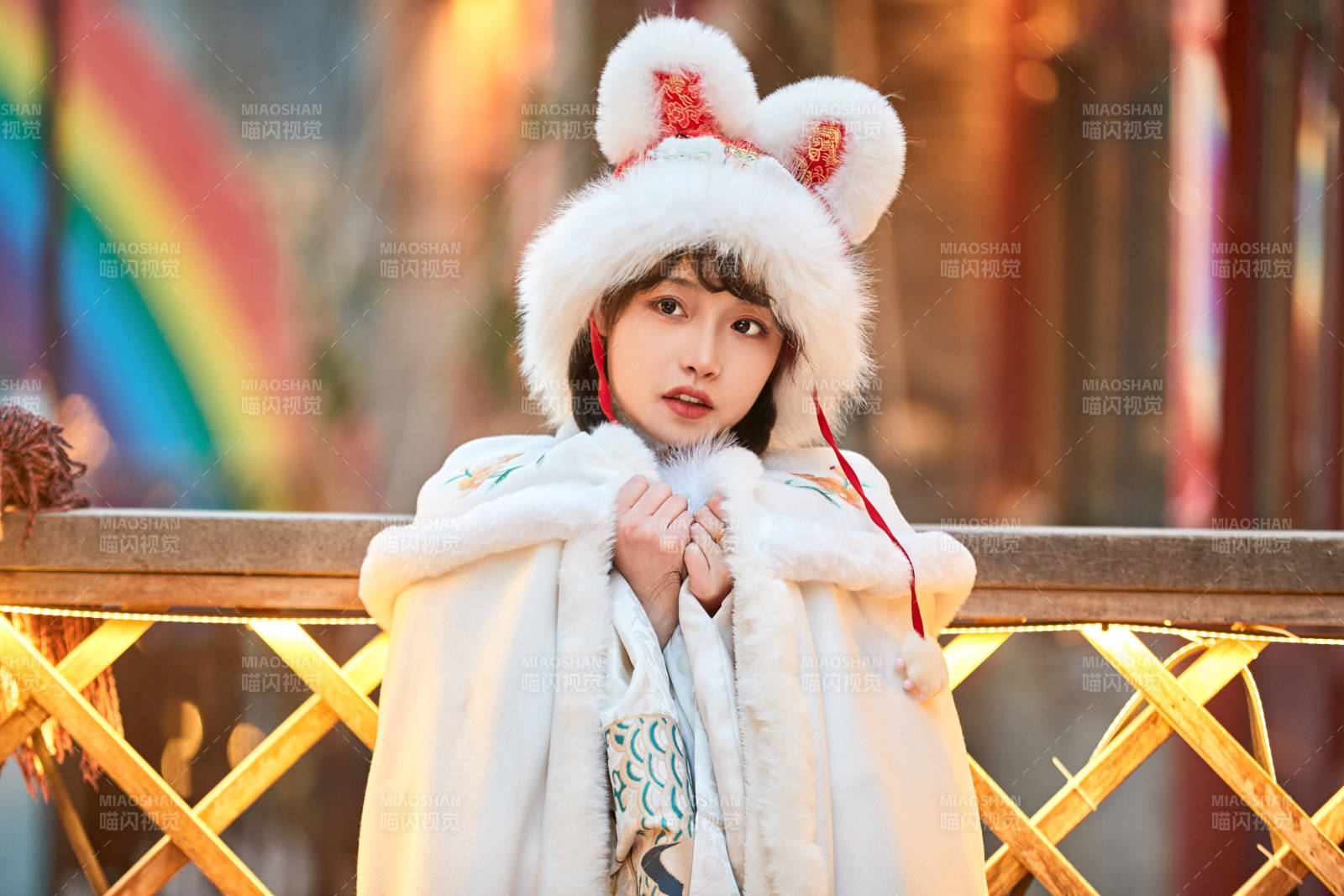 身穿古装汉服可爱的的东方少女图片