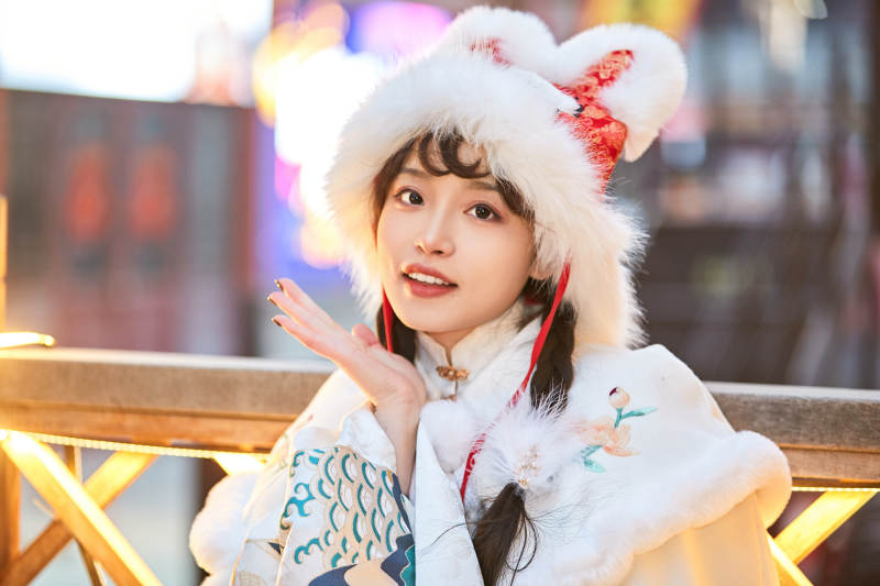 身穿古装汉服可爱的的东方少女图片