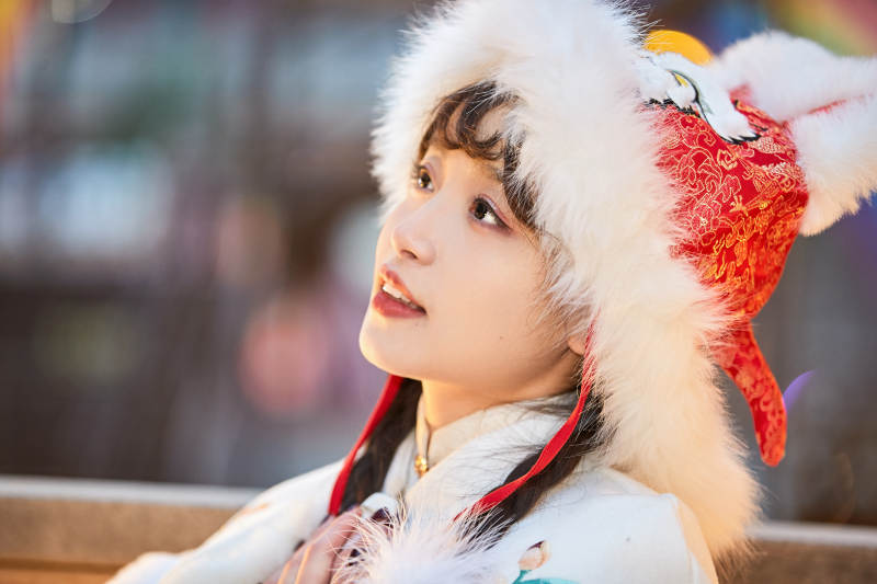 身穿古装汉服可爱的的东方少女图片