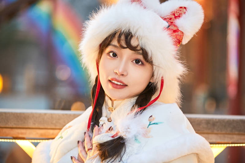 身穿古装汉服可爱的的东方少女图片