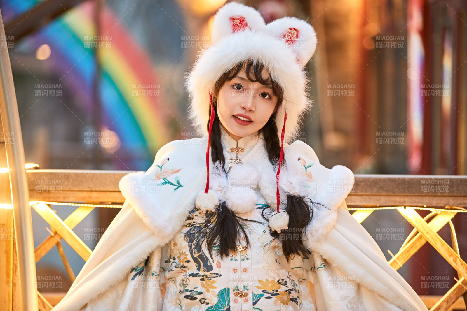 身穿古装汉服可爱的的东方少女图片