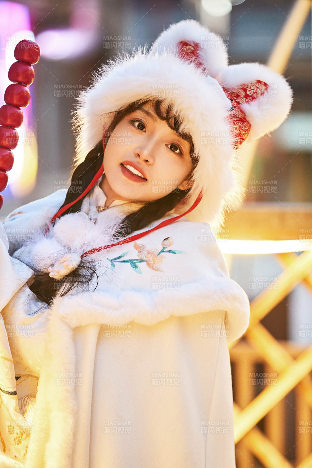 身穿古装汉服可爱的的东方少女图片