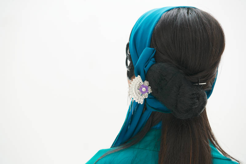 民间故事白蛇传中小青服饰妆面的亚洲少女图片