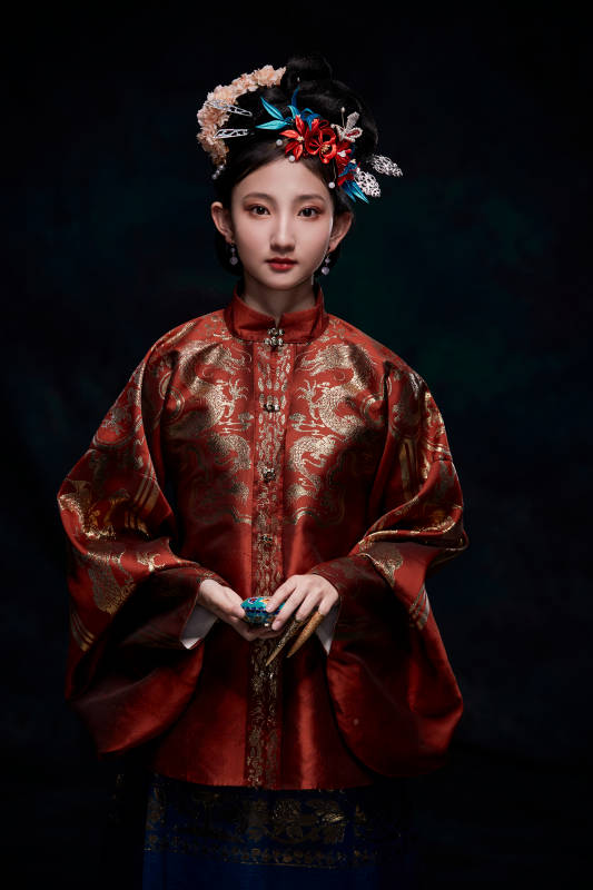 身穿明朝古装汉服的东方少女图片