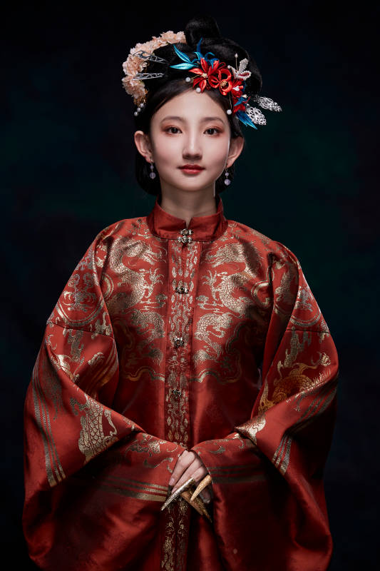 身穿明朝古装汉服的东方少女图片