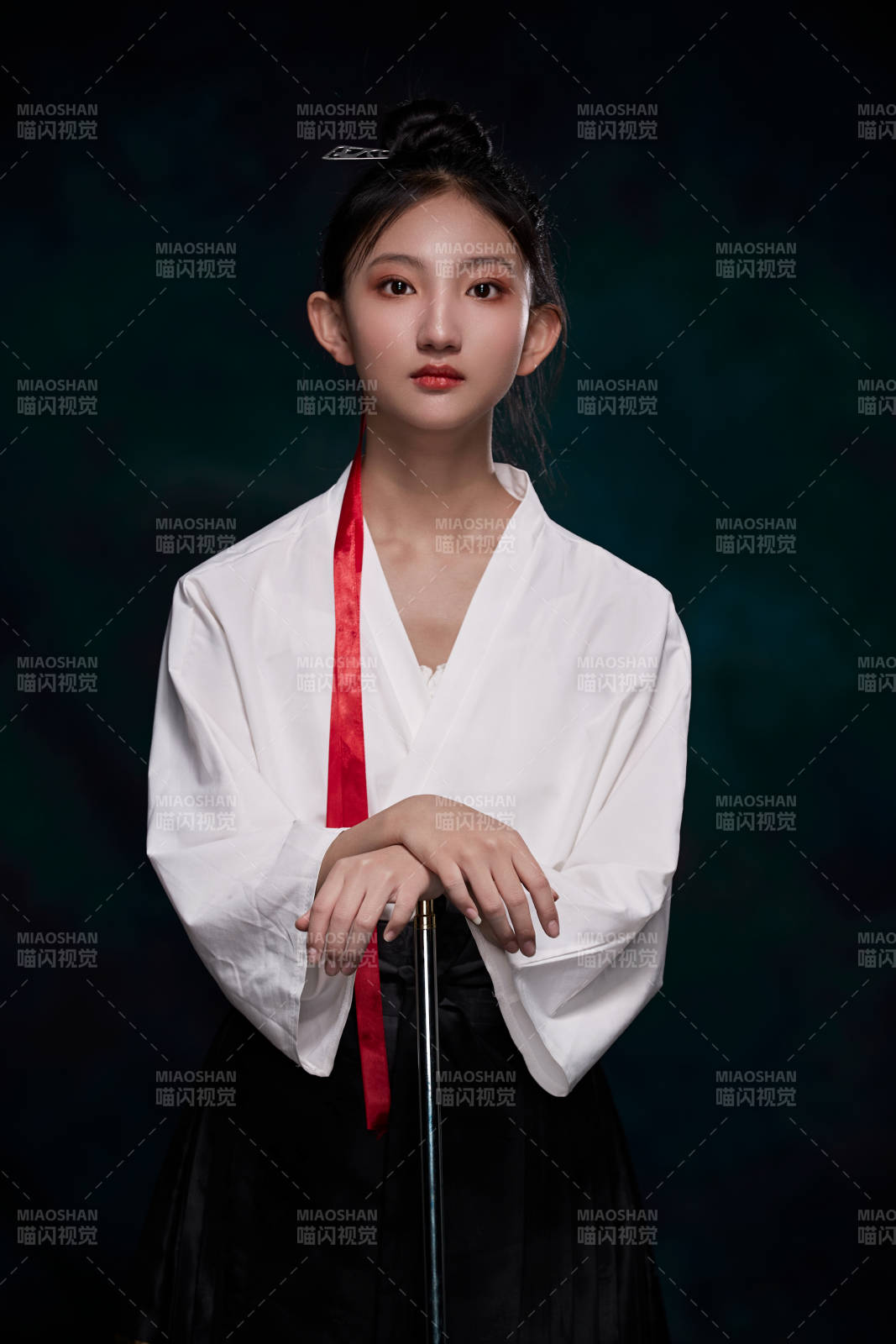 身穿明朝古装汉服的东方少女图片