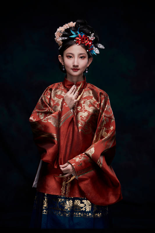 身穿明朝古装汉服的东方少女图片