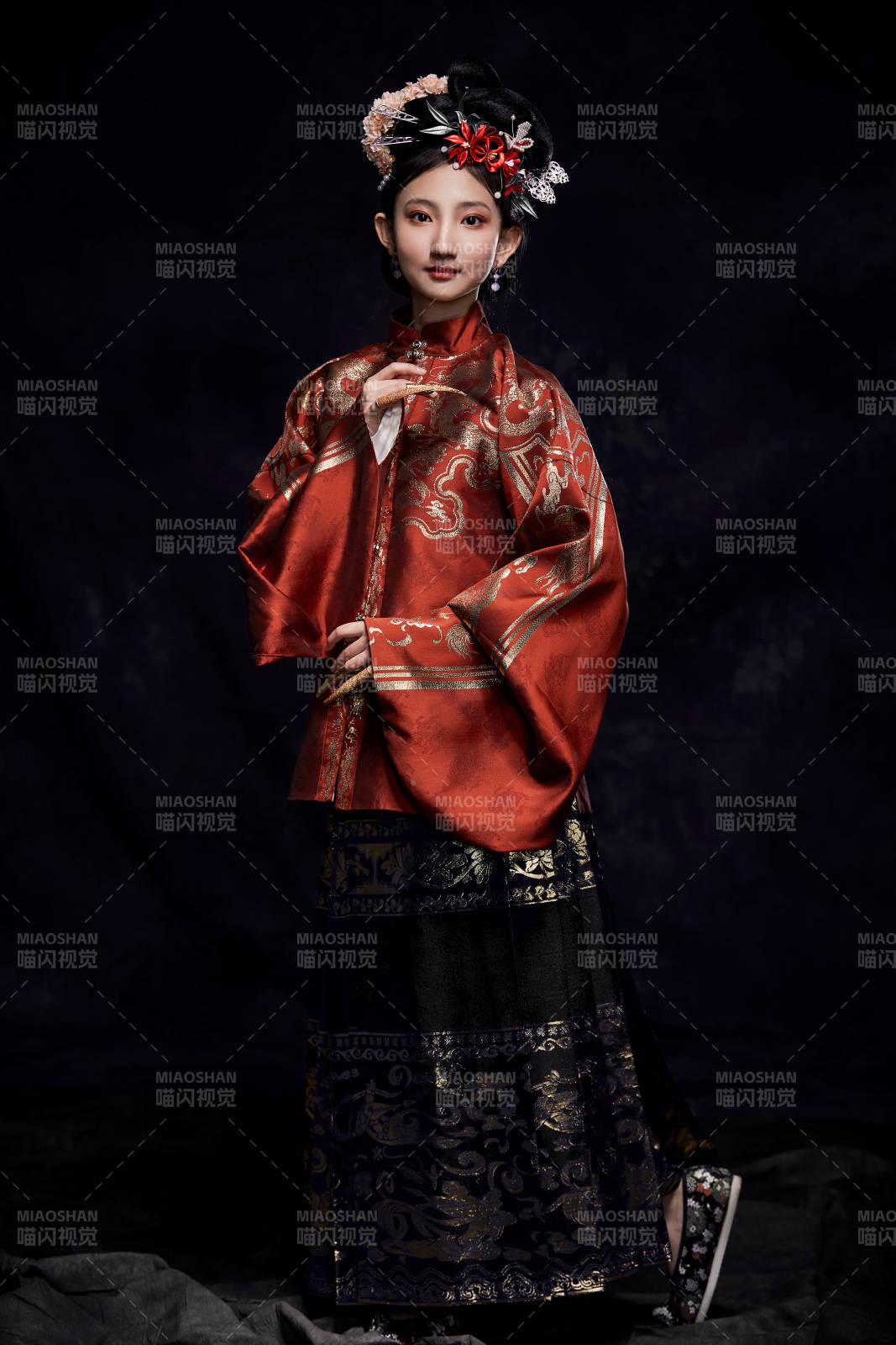 身穿明朝古装汉服的东方少女图片