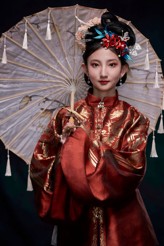 身穿明朝古装汉服的东方少女图片