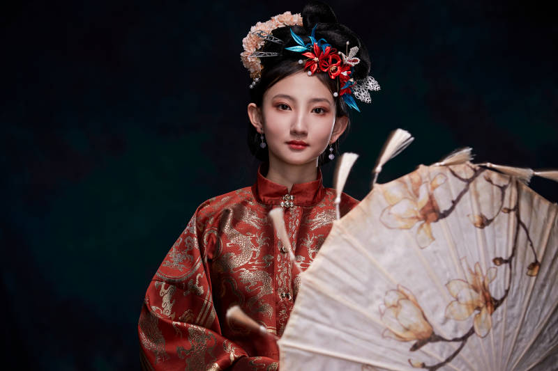 身穿明朝古装汉服的东方少女图片