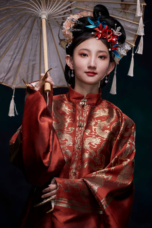 身穿明朝古装汉服的东方少女图片