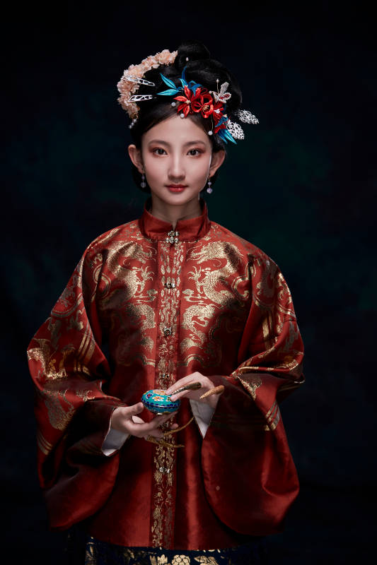 身穿明朝古装汉服的东方少女图片