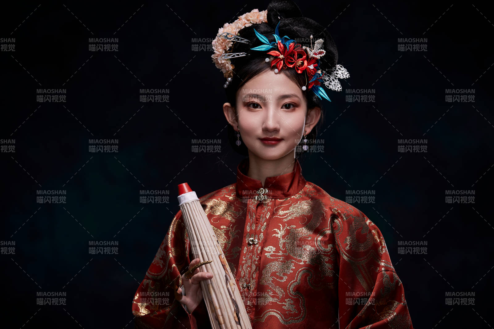 身穿明朝古装汉服的东方少女图片