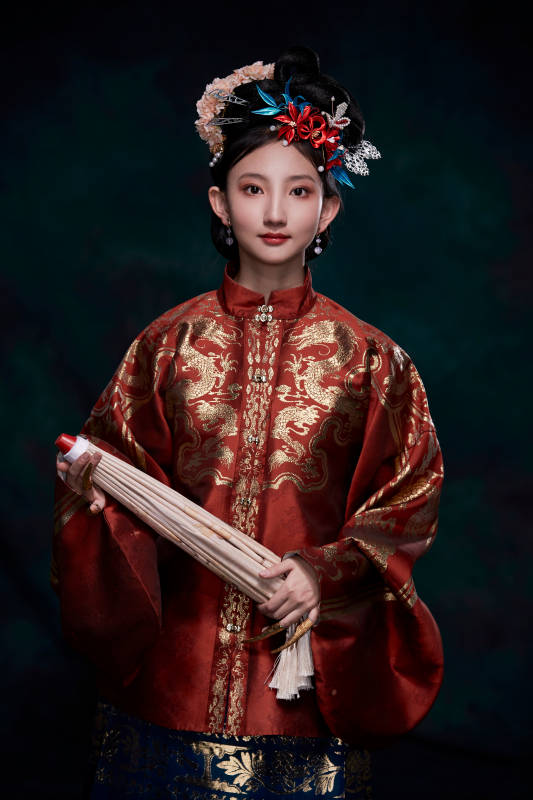 身穿明朝古装汉服的东方少女图片