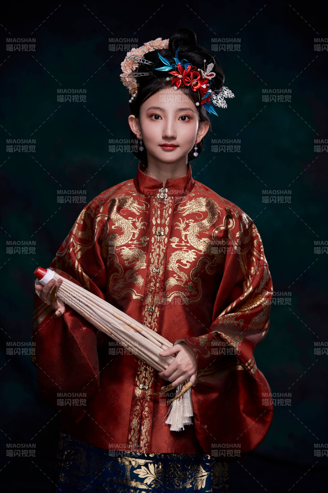 身穿明朝古装汉服的东方少女图片