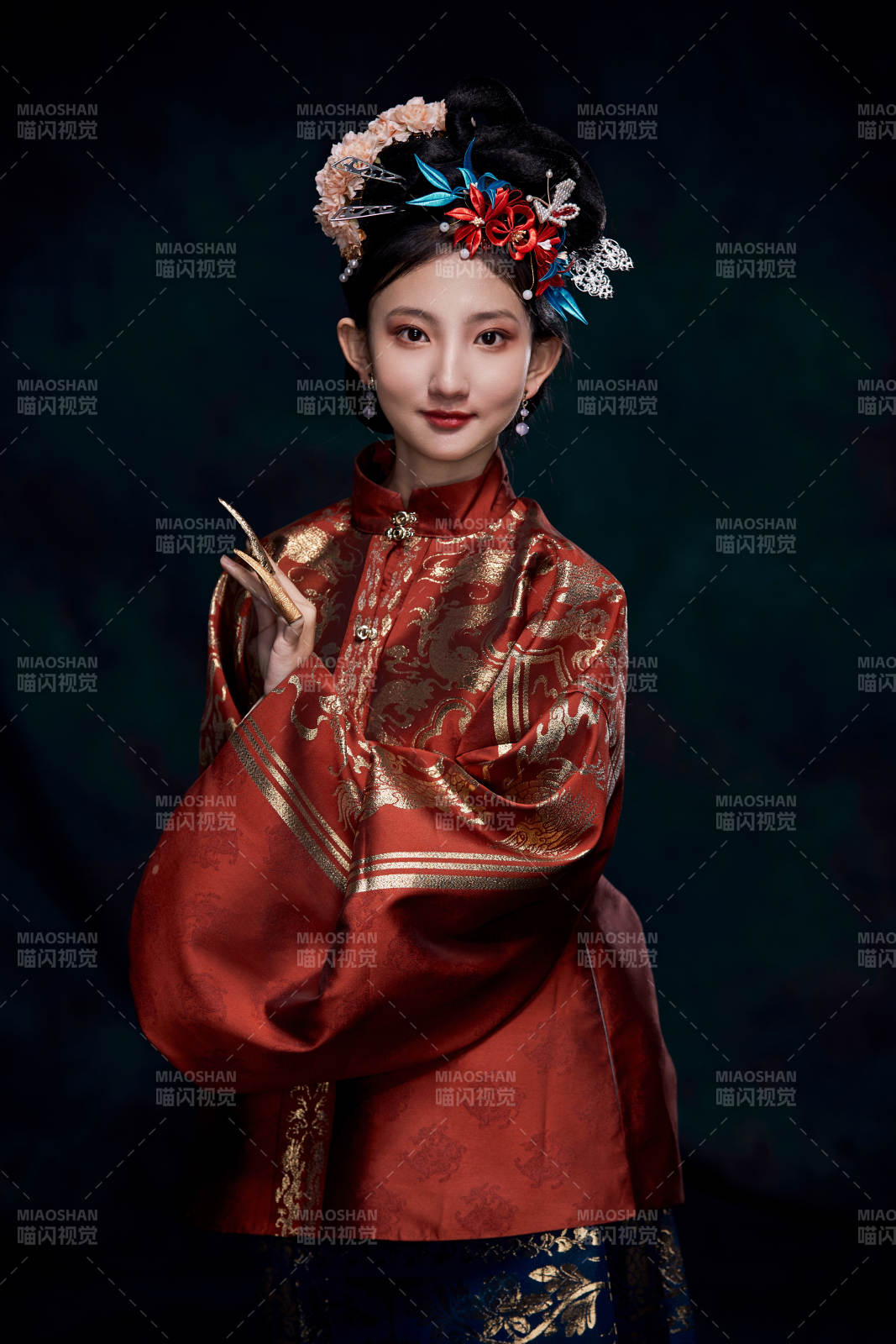 身穿明朝古装汉服的东方少女图片