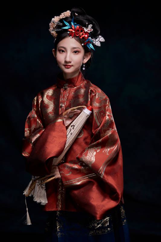 身穿明朝古装汉服的东方少女图片