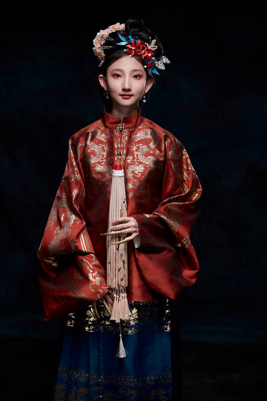 身穿明朝古装汉服的东方少女图片