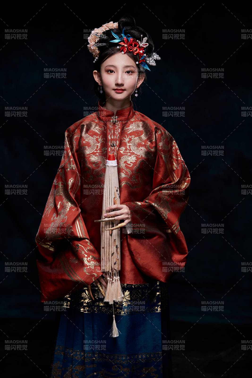 身穿明朝古装汉服的东方少女图片