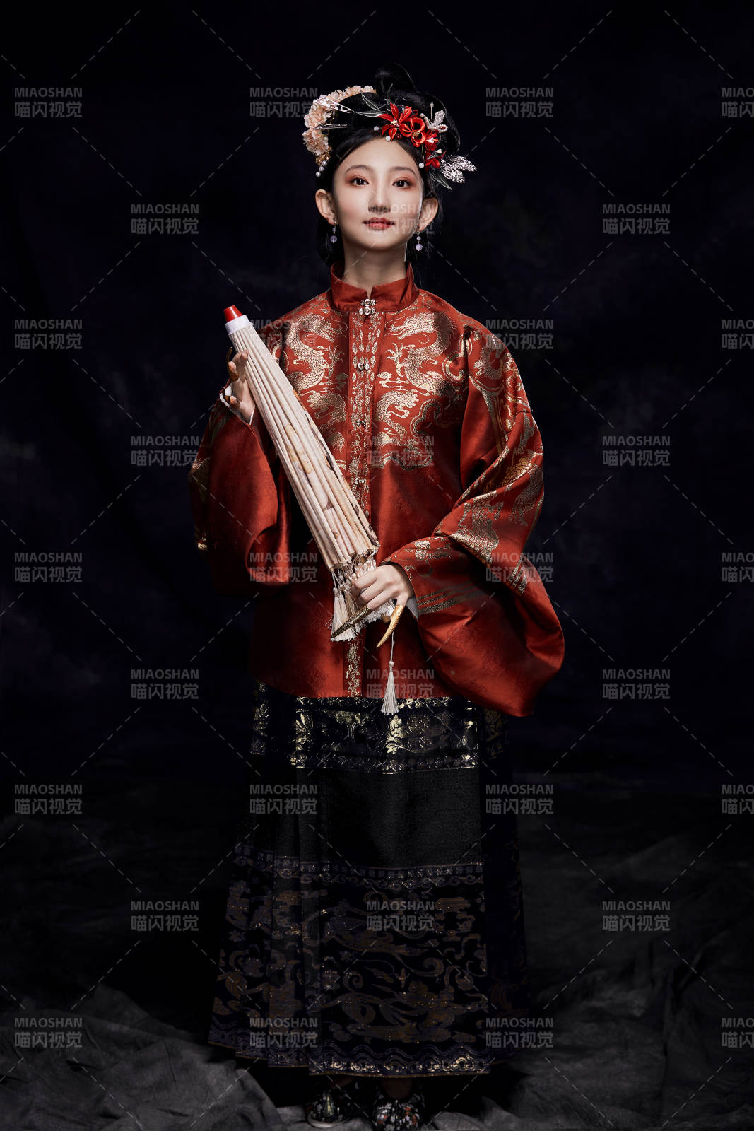 身穿明朝古装汉服的东方少女图片