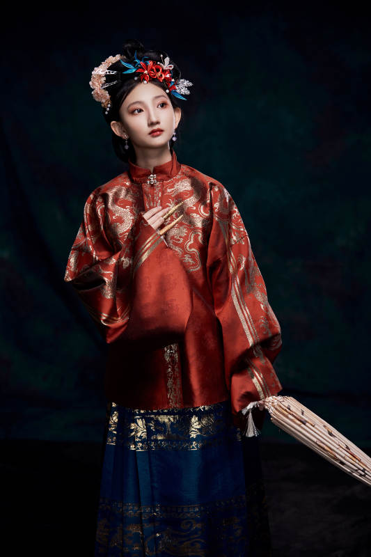 身穿明朝古装汉服的东方少女图片