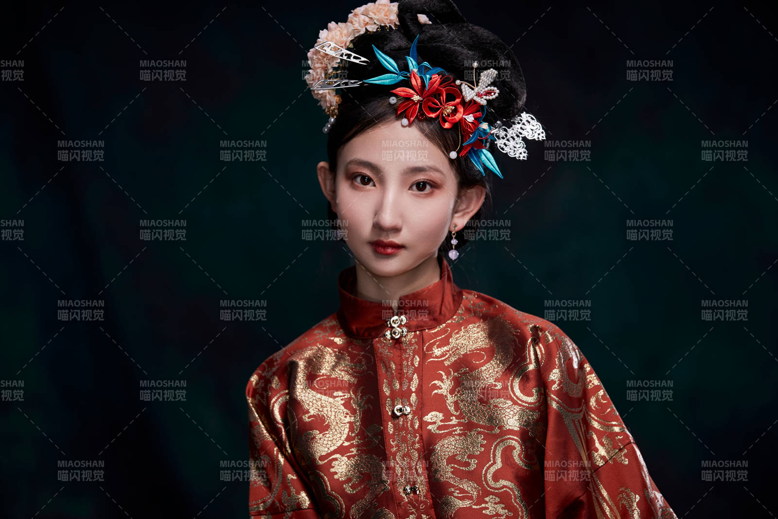 身穿明朝古装汉服的东方少女图片