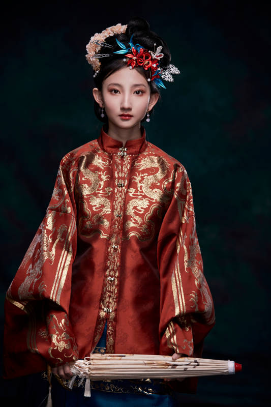 身穿明朝古装汉服的东方少女图片