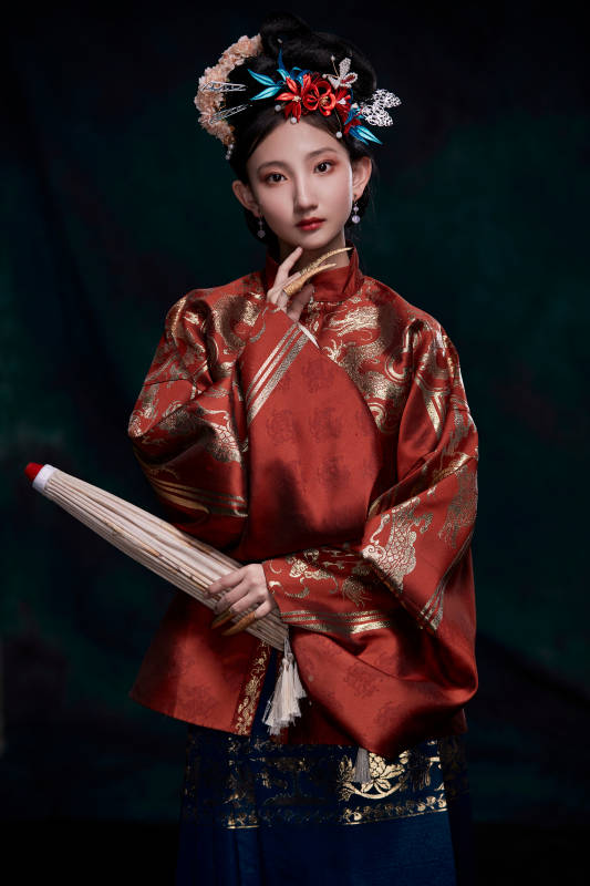 身穿明朝古装汉服的东方少女图片