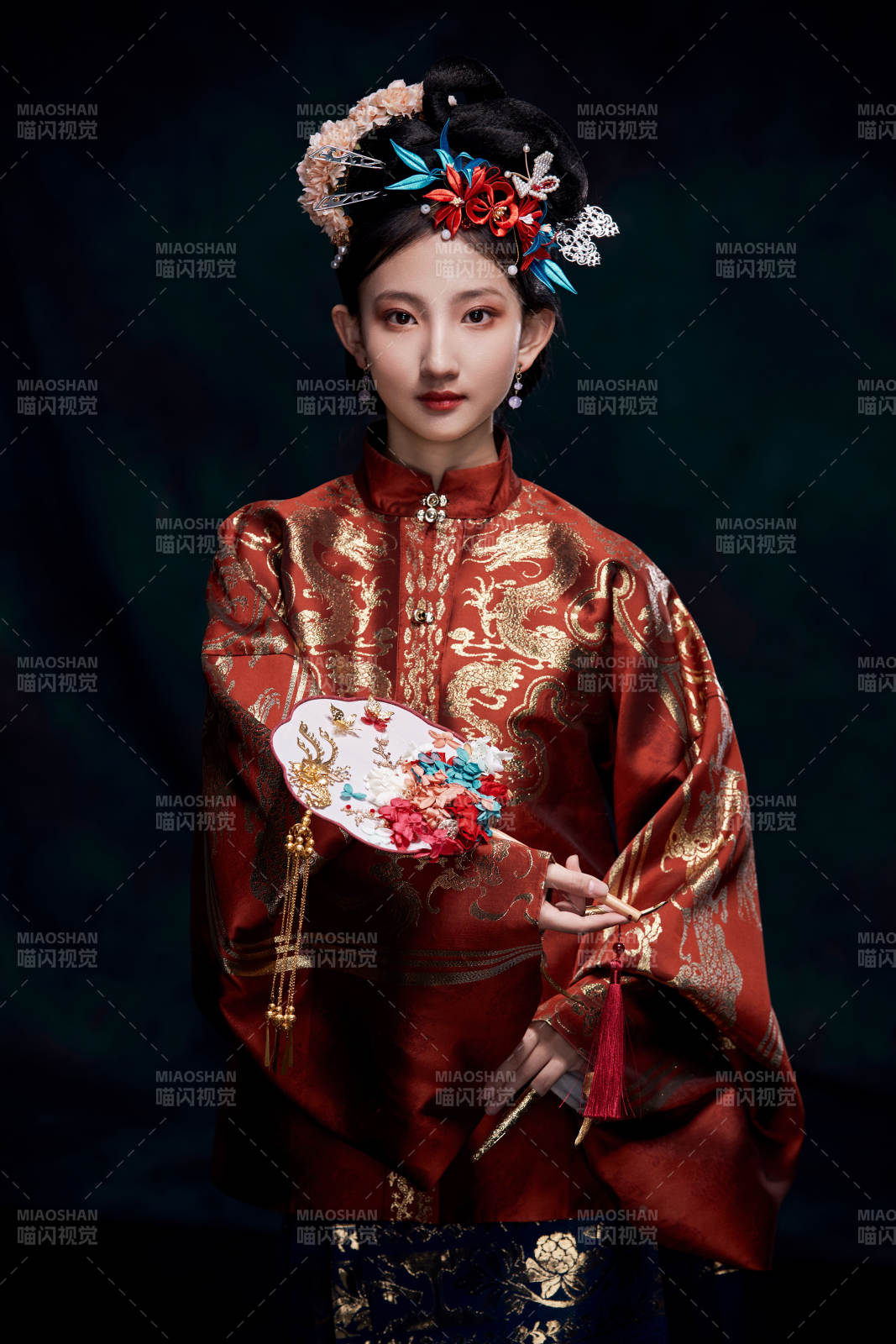 身穿明朝古装汉服的东方少女图片