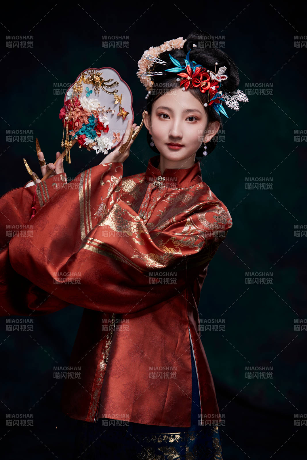 身穿明朝古装汉服的东方少女图片