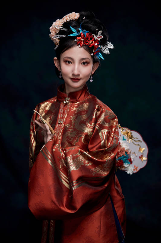 身穿明朝古装汉服的东方少女图片