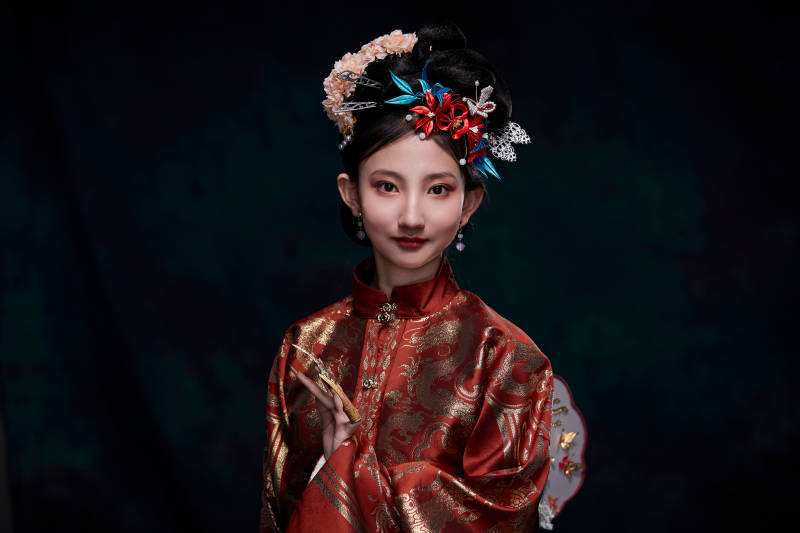 身穿明朝古装汉服的东方少女图片