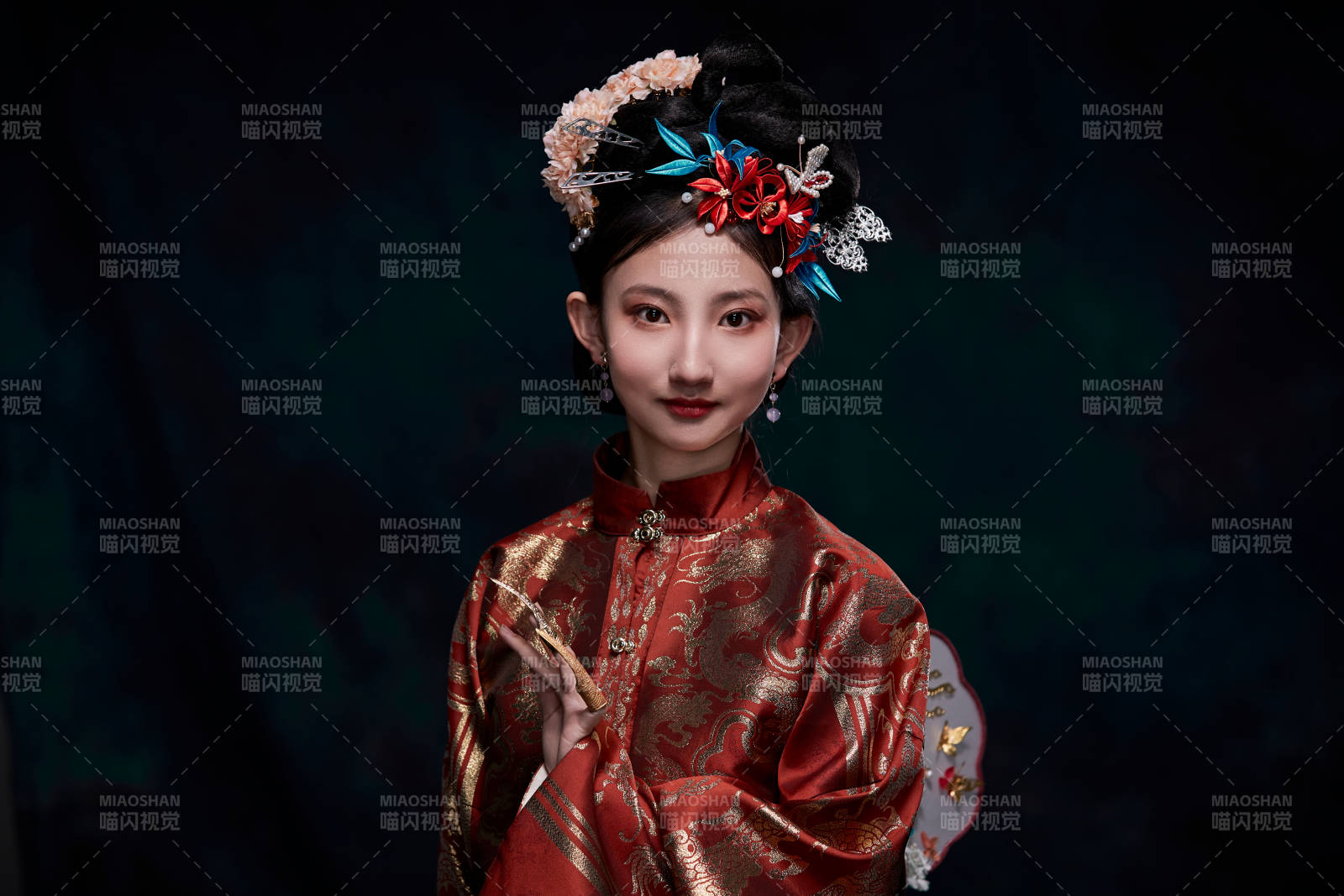 身穿明朝古装汉服的东方少女图片