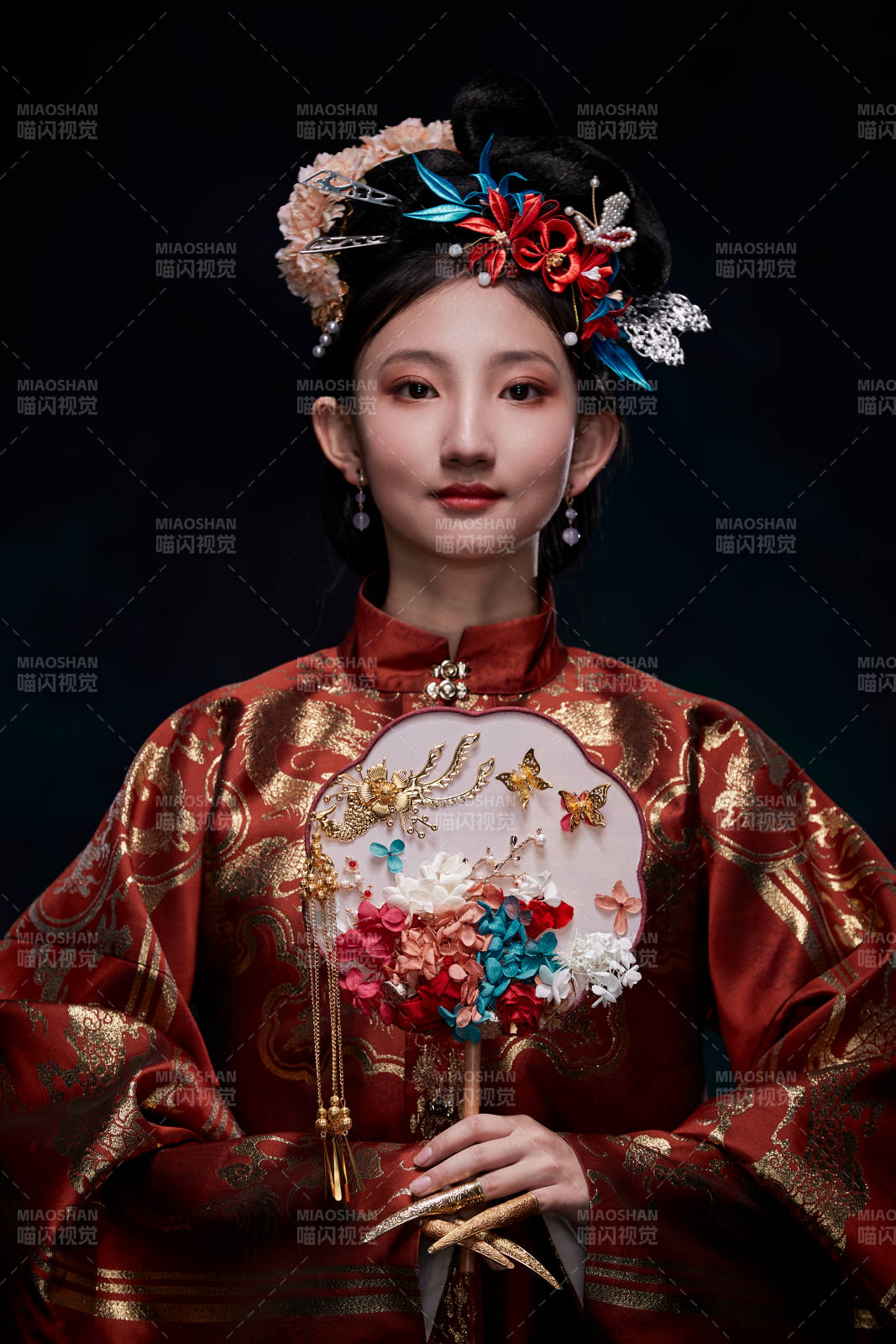 身穿明朝古装汉服的东方少女图片