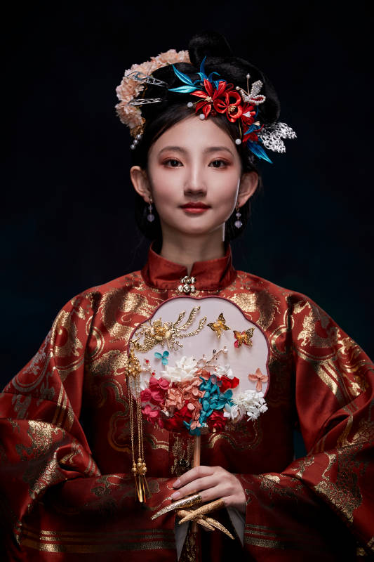 身穿明朝古装汉服的东方少女图片