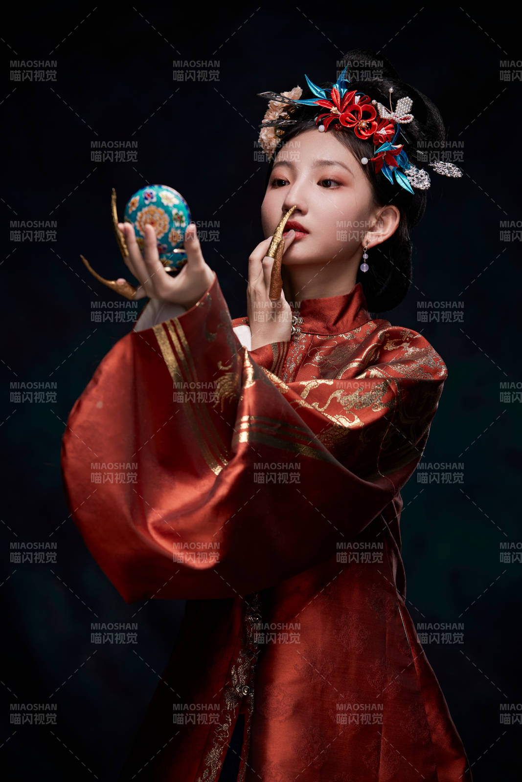 身穿明朝古装汉服的东方少女图片