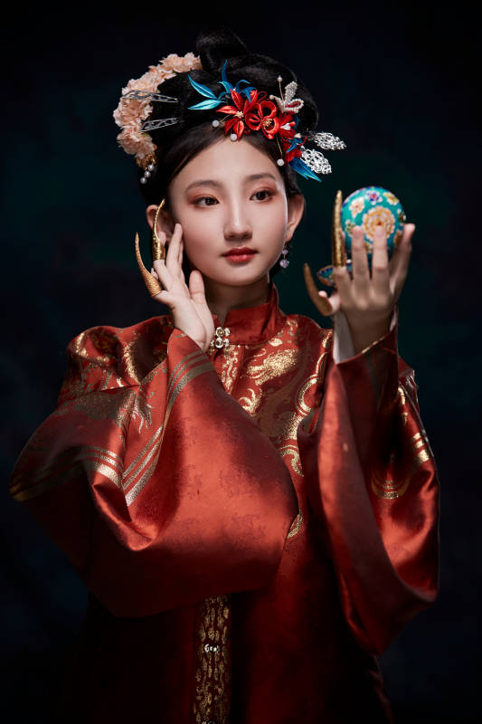 身穿明朝古装汉服的东方少女图片