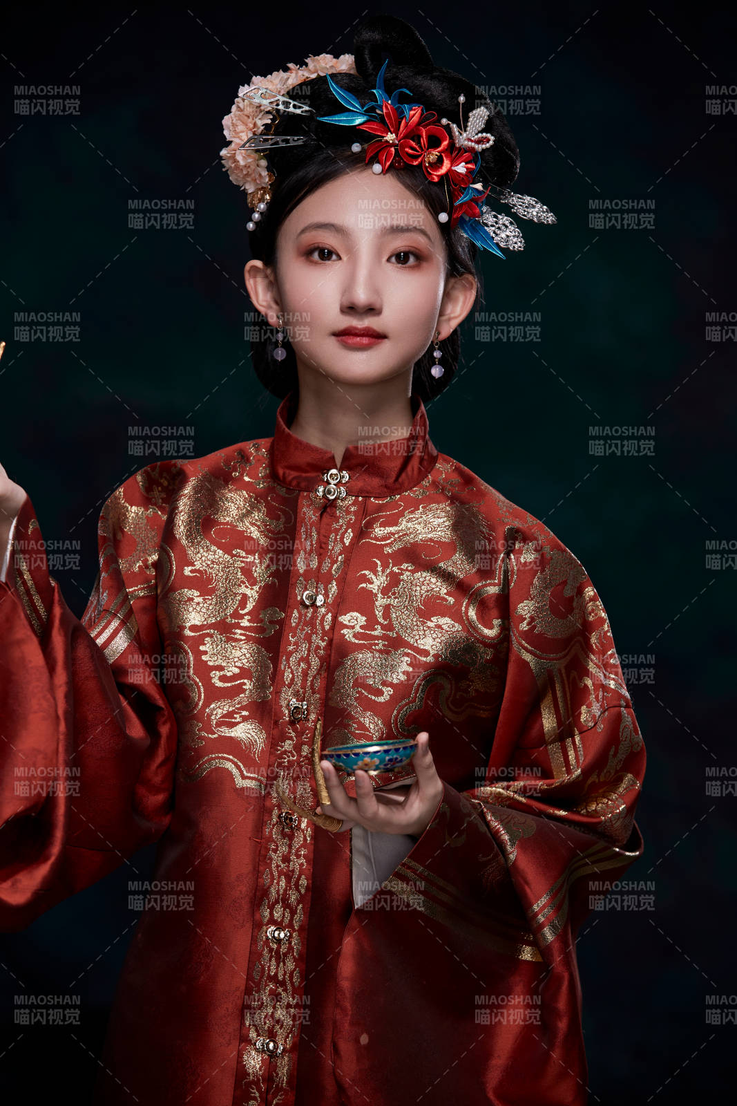 身穿明朝古装汉服的东方少女图片