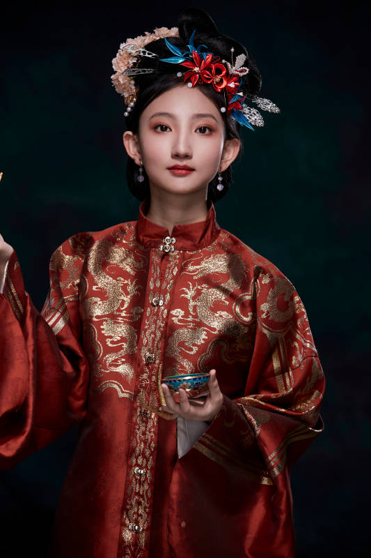 身穿明朝古装汉服的东方少女图片